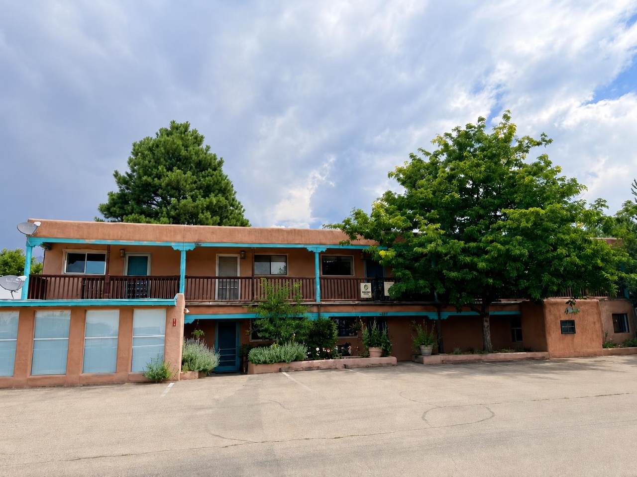 611 Paseo Del Pueblo Norte - Photo 1