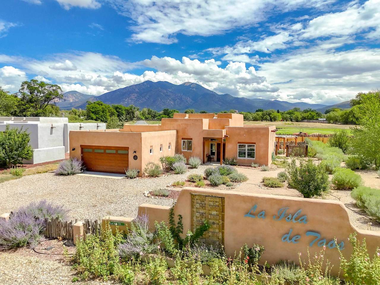 2 La Isla Court - Photo 1