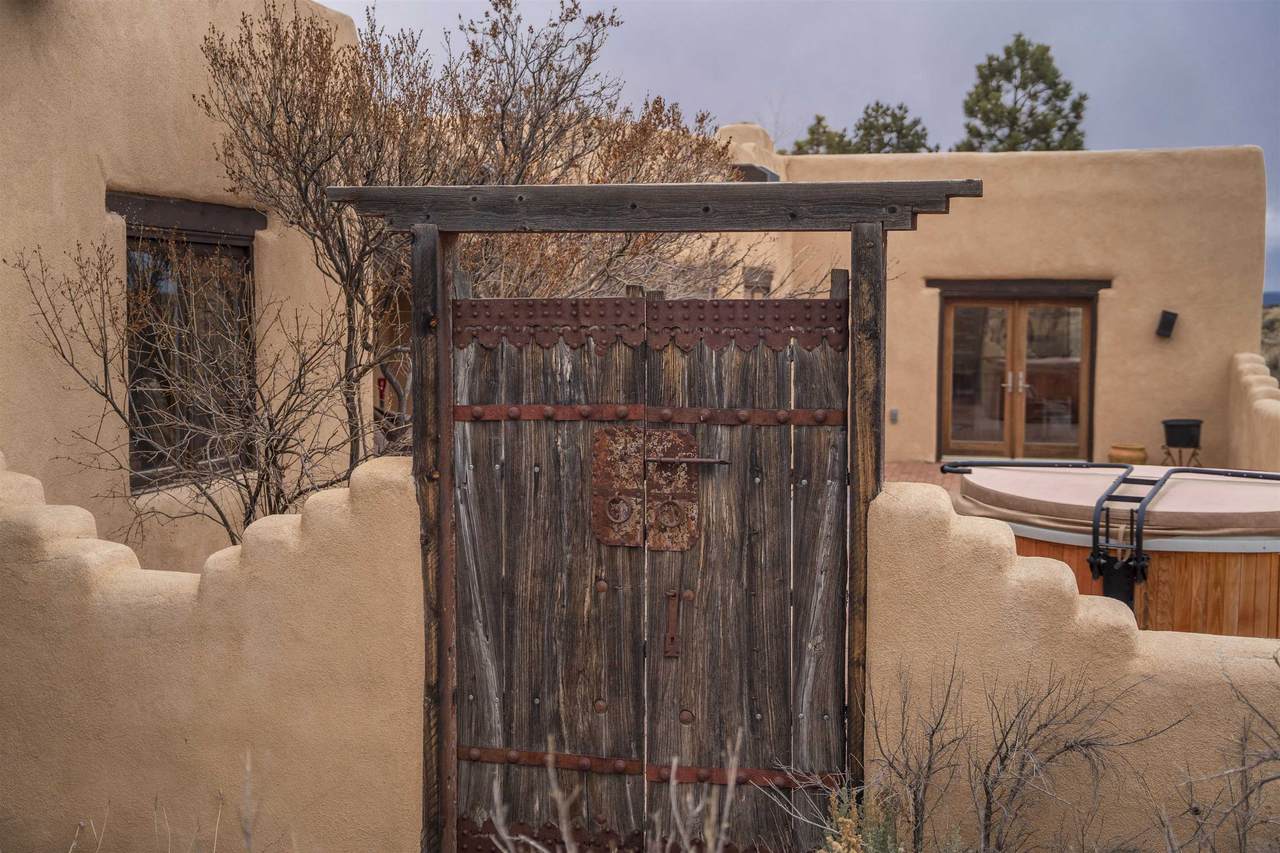 https://bt-photos.global.ssl.fastly.net/taos/1280_boomver_2_112870-2.jpg