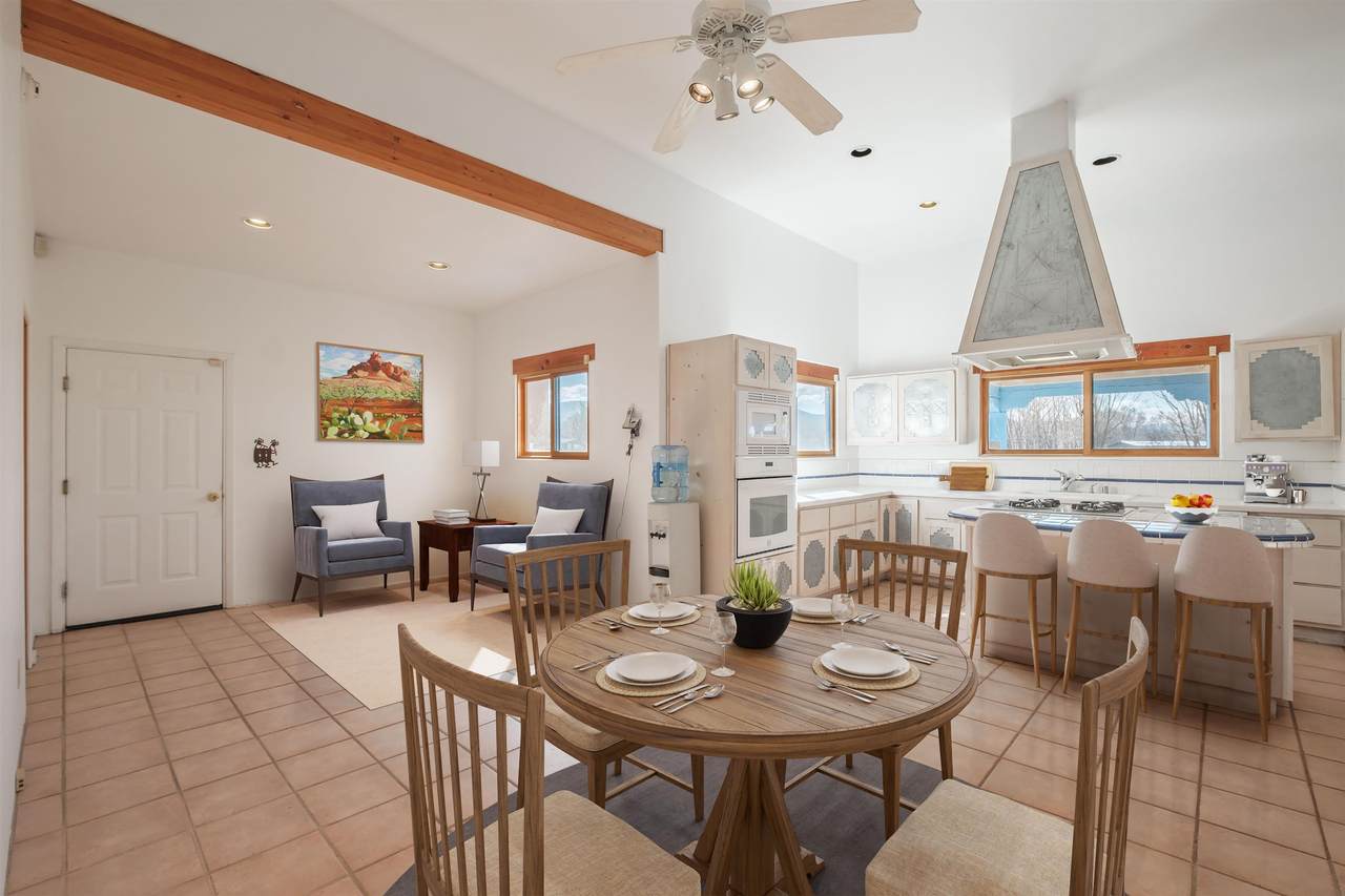 452 La Posta - Photo 1