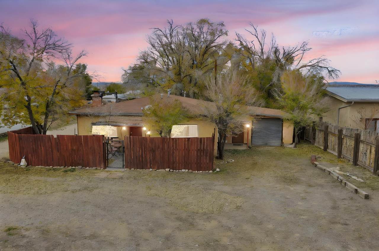 1554 Paseo Del Pueblo Sur - Photo 1