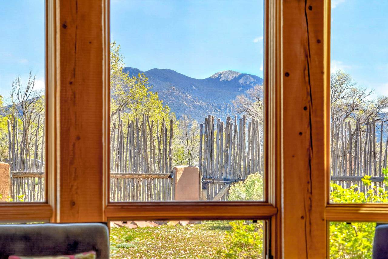 https://bt-photos.global.ssl.fastly.net/taos/1280_boomver_1_114920-2.jpg