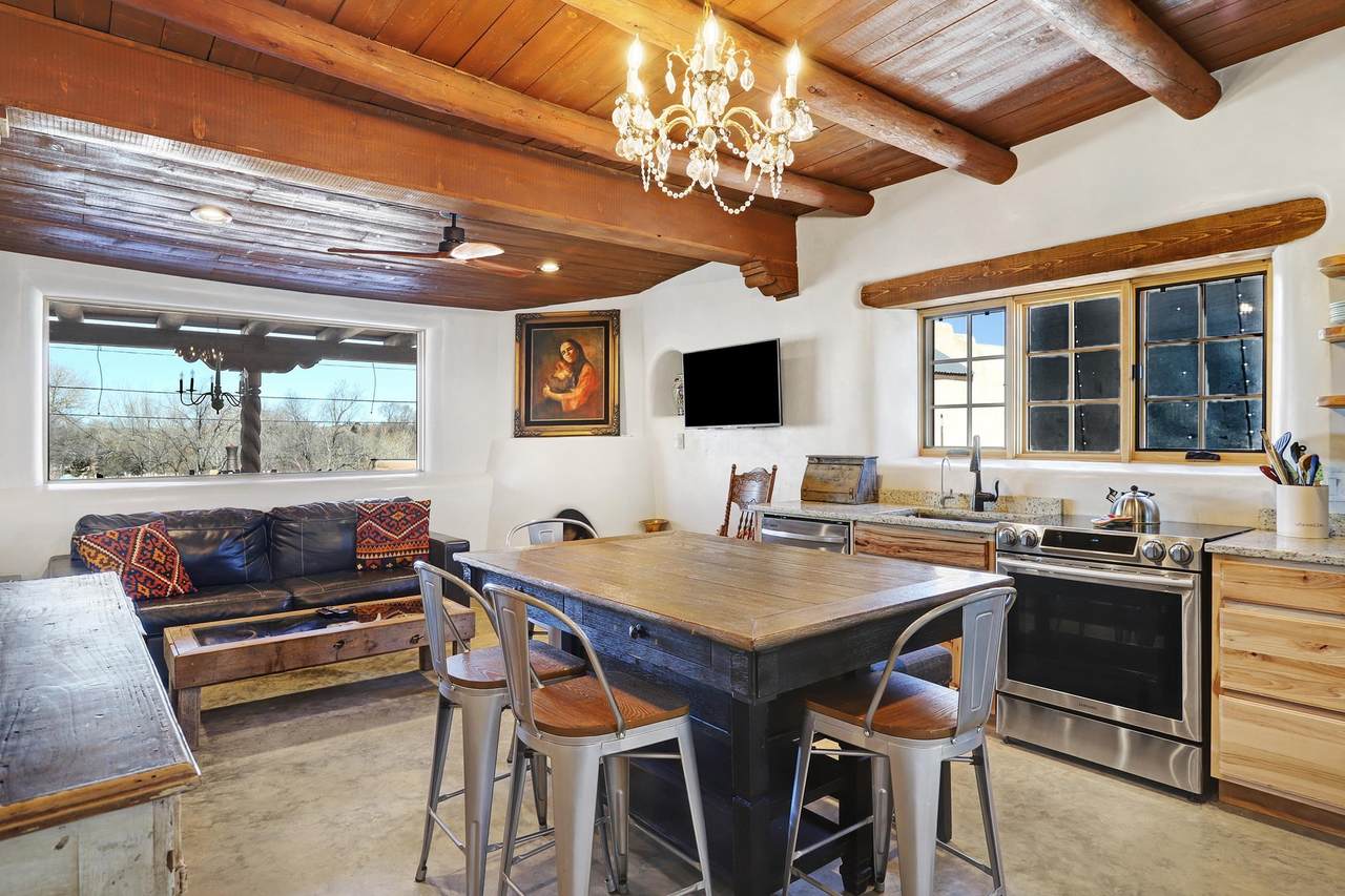 124 La Loma St - Photo 1