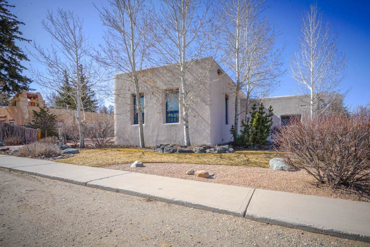 522 Paseo Del Pueblo Norte - Photo 1