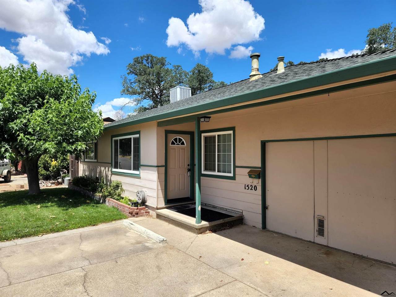 1520 Garryana Drive - Photo 1