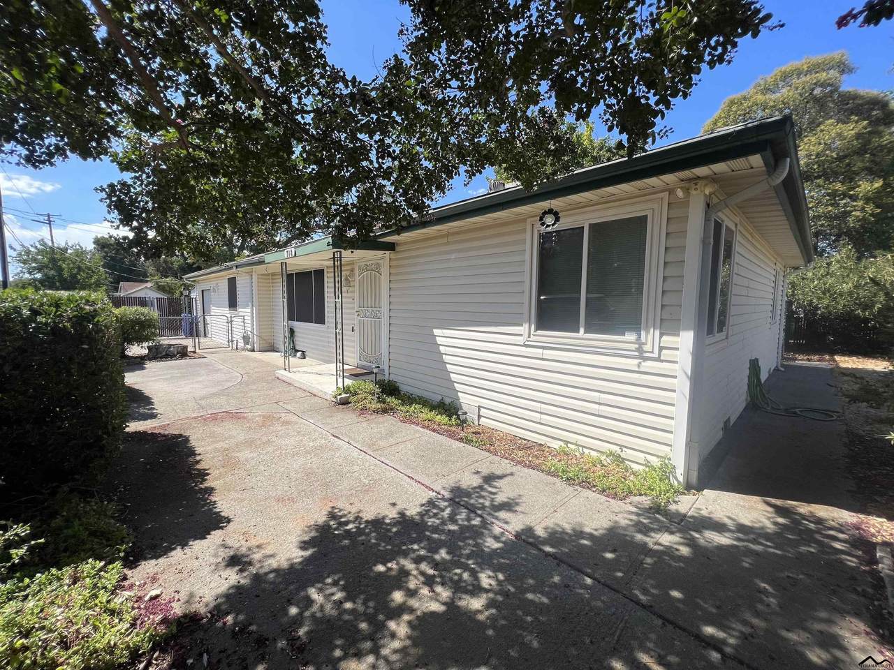 718 Lay Avenue - Photo 1