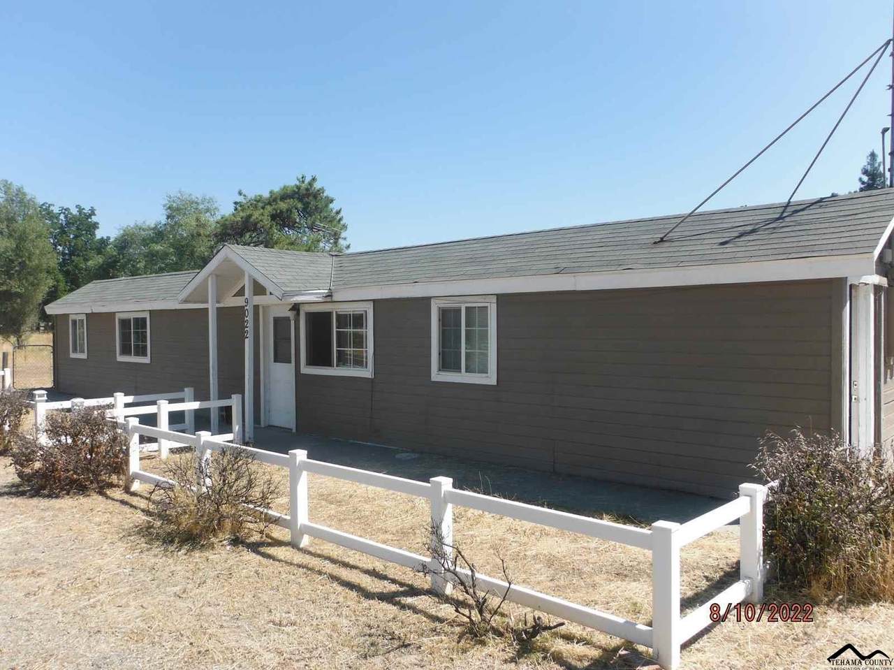 9022 Hwy 99 E - Photo 1