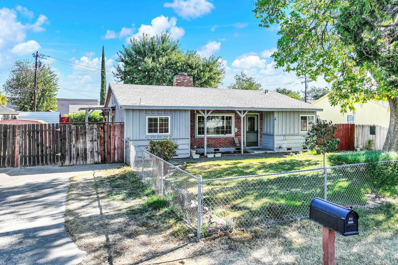 710 Center Avenue - Photo 1