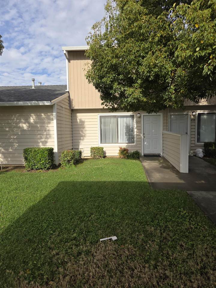 635 North Street - Photo 1