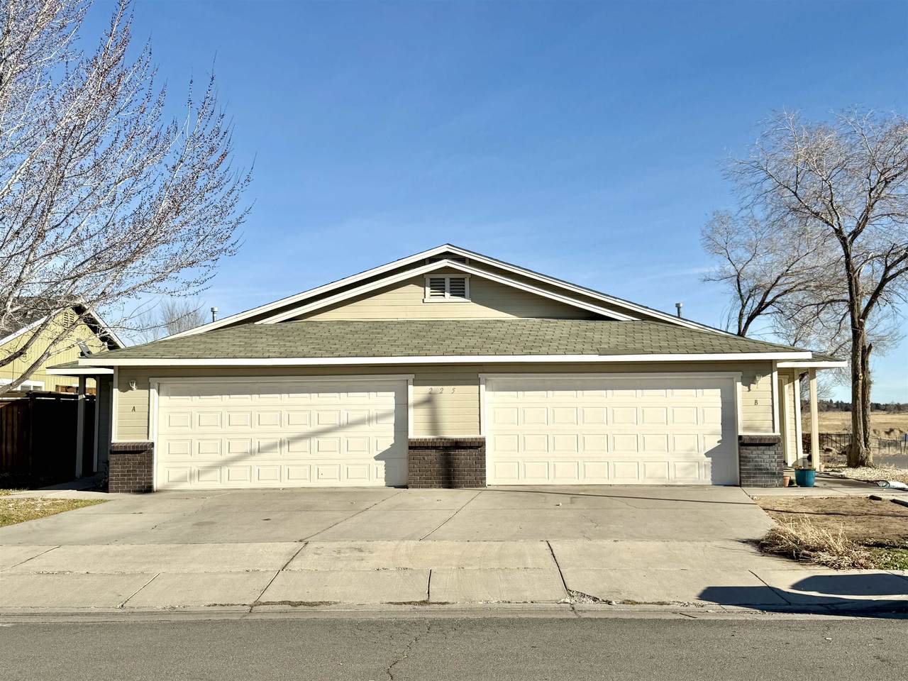 225 Derek Dr - Photo 1