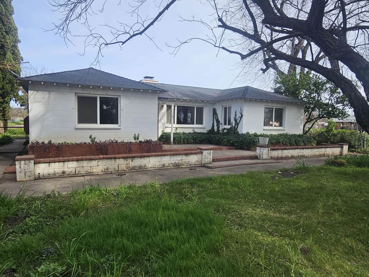 12398 Hwy 99 E - Photo 1