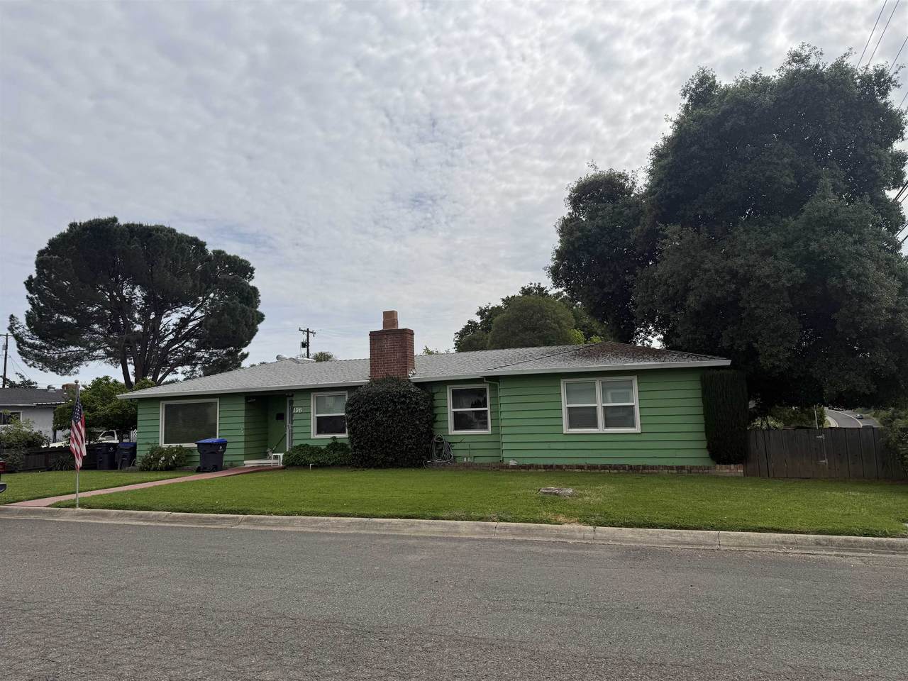 106 Treasure Drive - Photo 1