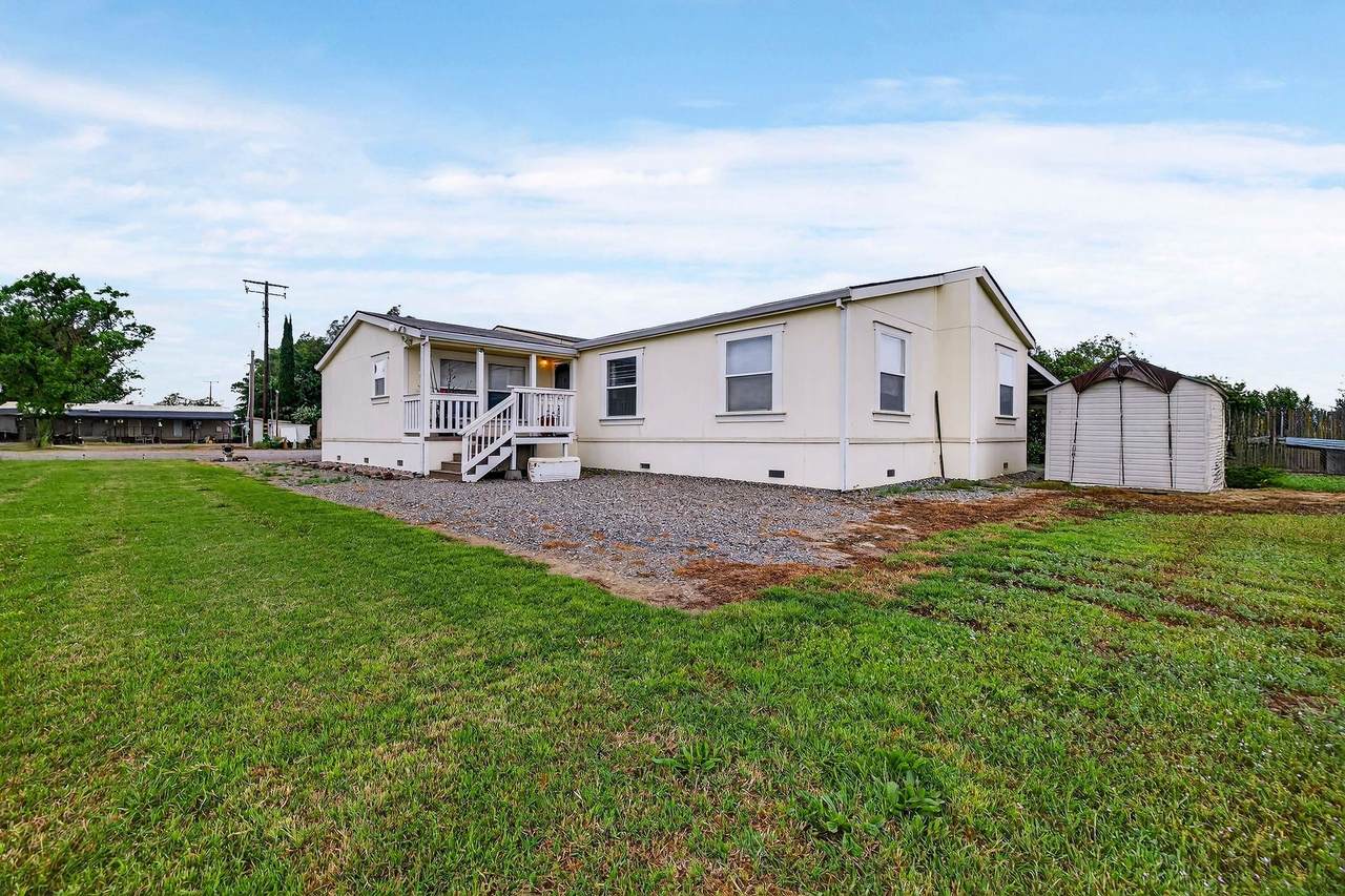3042 Hwy 99 W - Photo 1