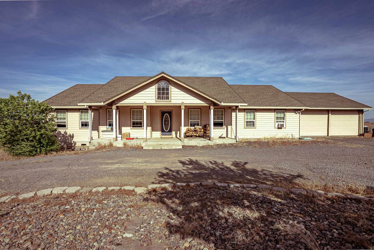 468-855 Beckett Loop - Photo 1