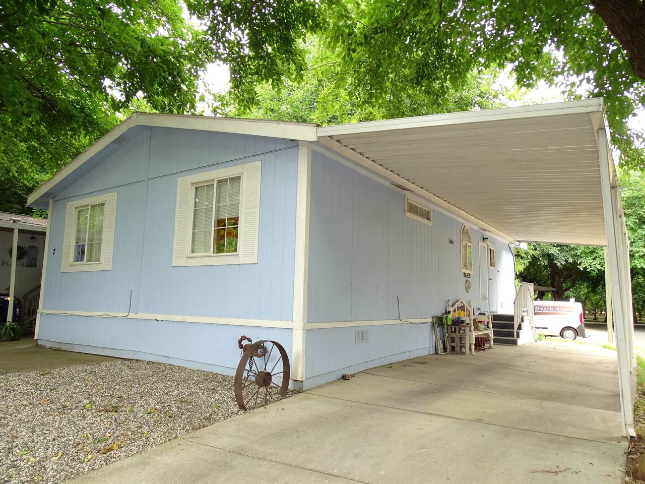 11705 Parey Avenue - Photo 1