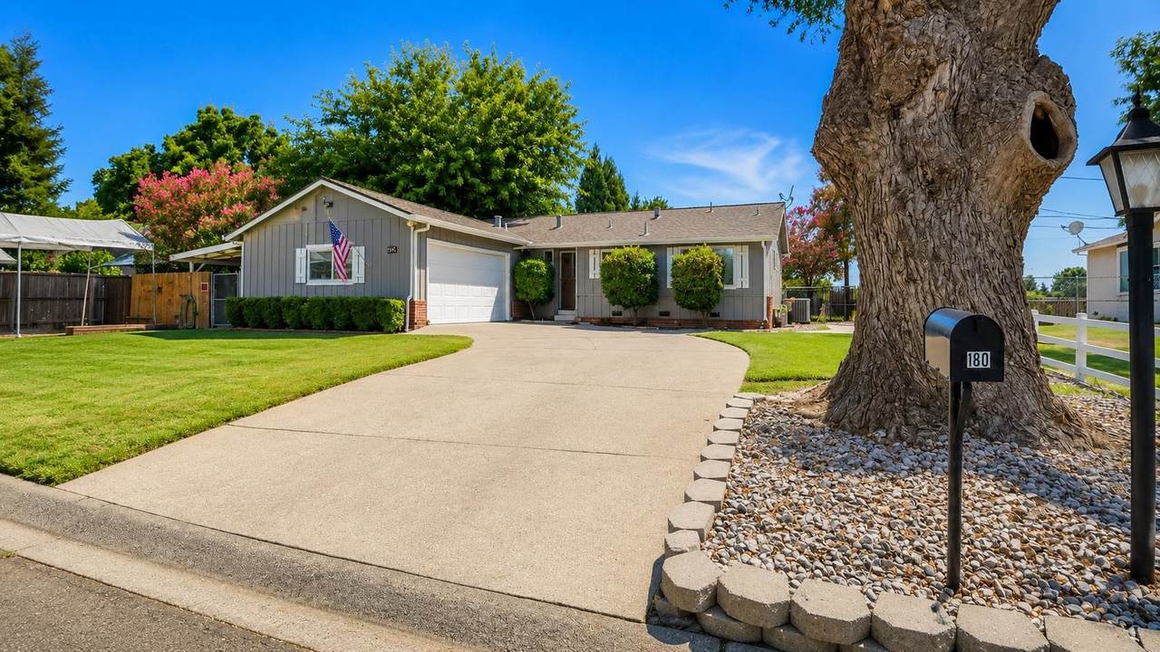 180 Nina Avenue - Photo 1
