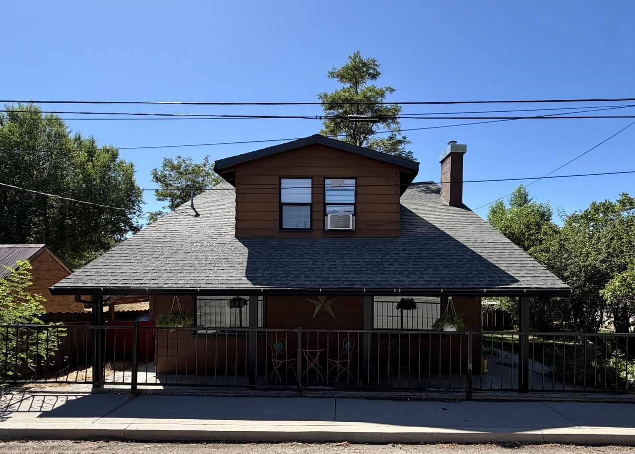 570 Lowry St - Photo 1