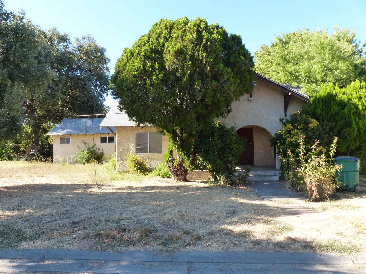 1944 Elizabeth Avenue - Photo 1