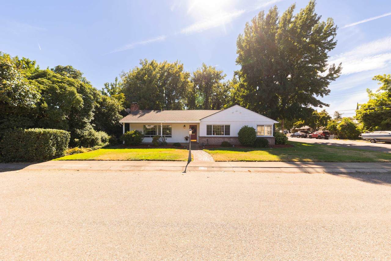 101 Sherman Drive - Photo 1