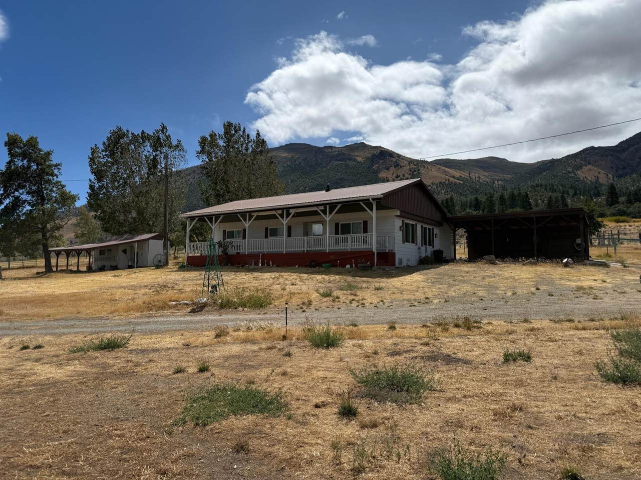 446-555 Highway 395 - Photo 1