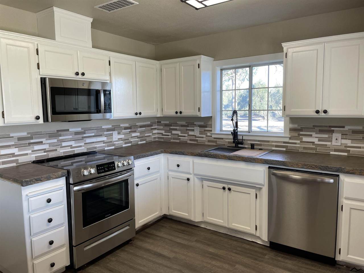 22733 Chase Avenue - Photo 1