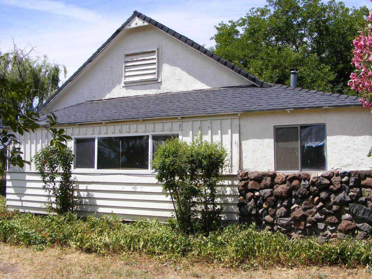 22506 Dove Avenue - Photo 1