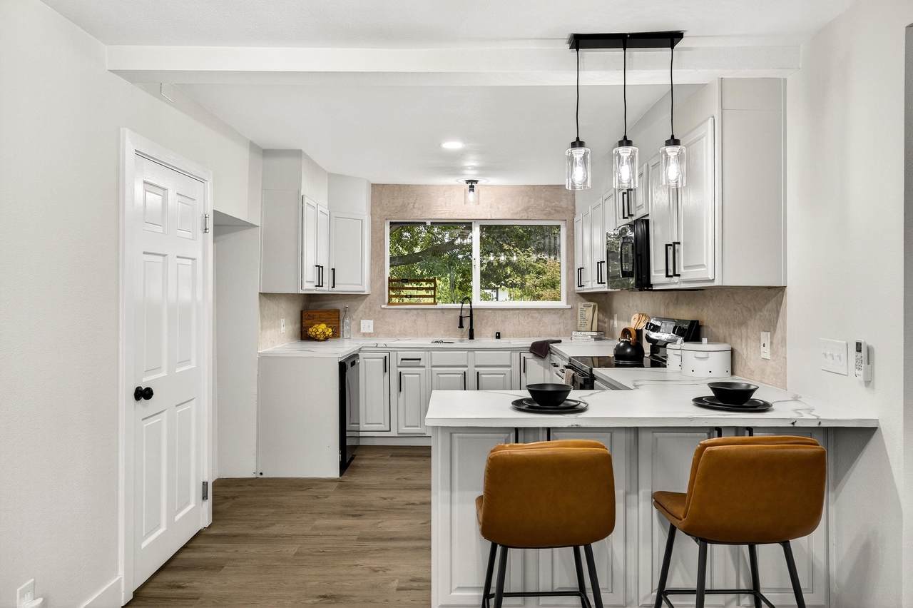 25256 Lee Street - Photo 1