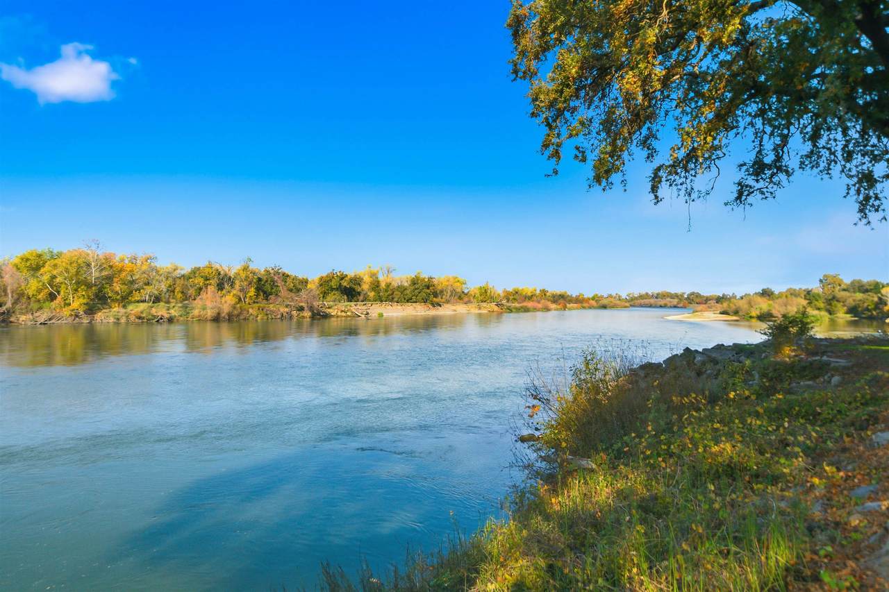 11705 Parey Avenue - Photo 1