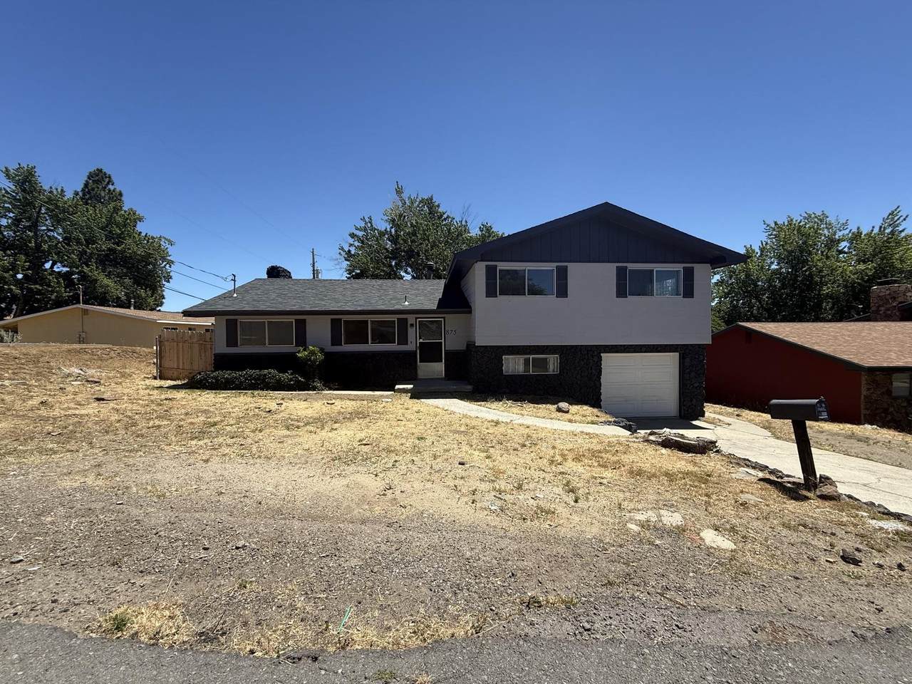 875 Washo Ln - Photo 1