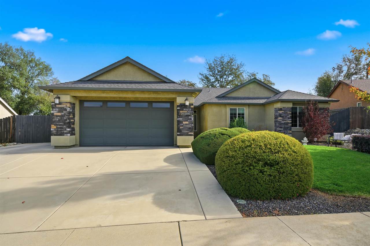 20306 Mulholland Drive - Photo 1