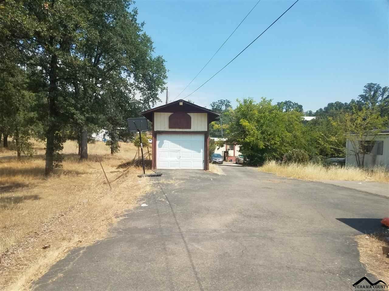 2749 Leona Ave - Photo 1