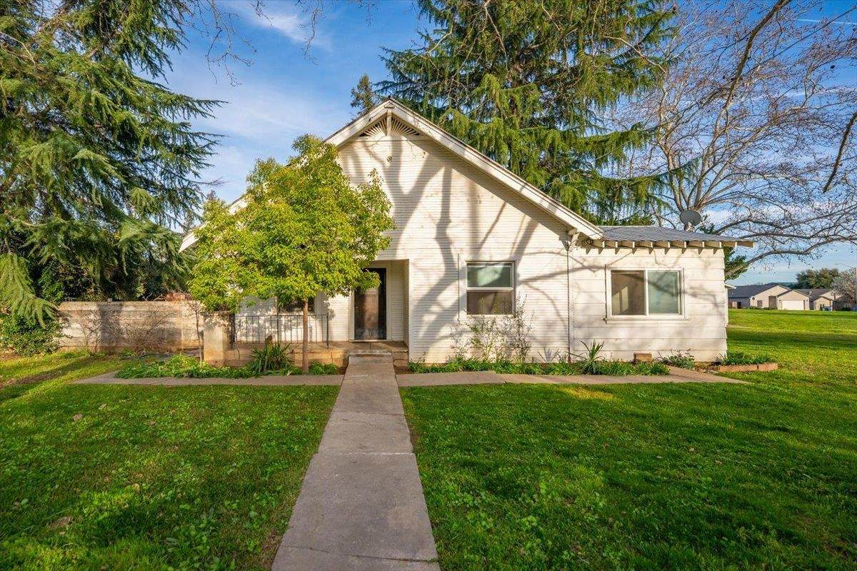 550 Bayles Avenue - Photo 1