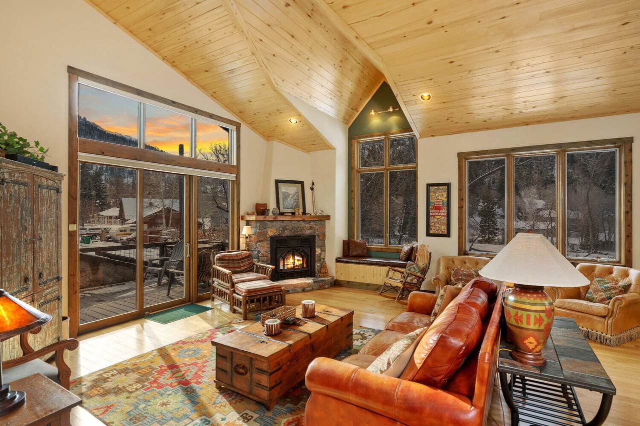 115 7th Avenue - Photo 1