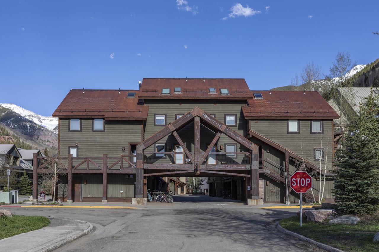 350 Mahoney Drive - Photo 1