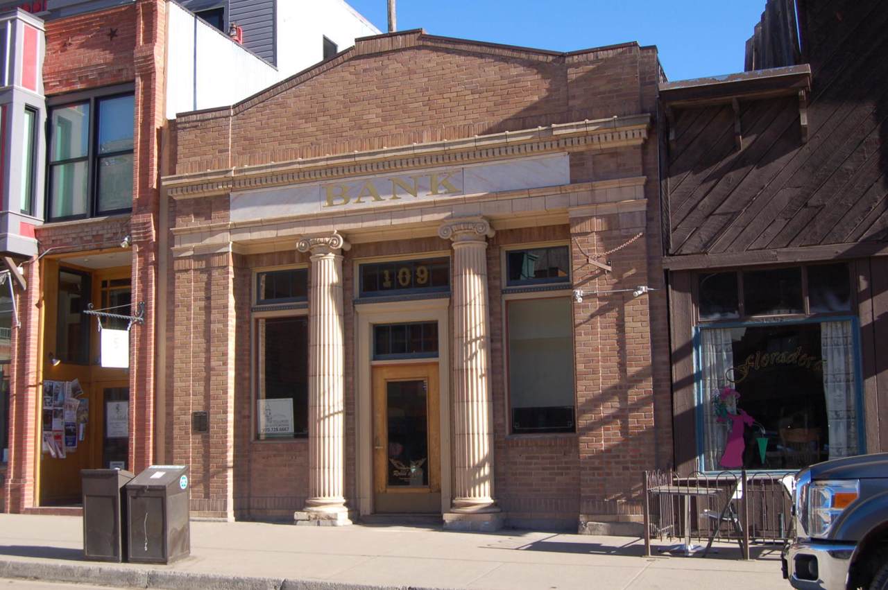 109 Colorado Avenue - Photo 1