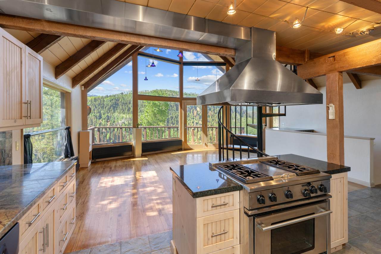 140 Nimbus Drive - Photo 1