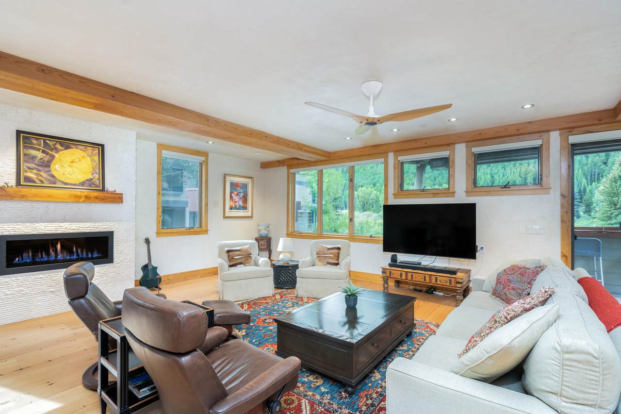 250 Pacific Avenue - Photo 1