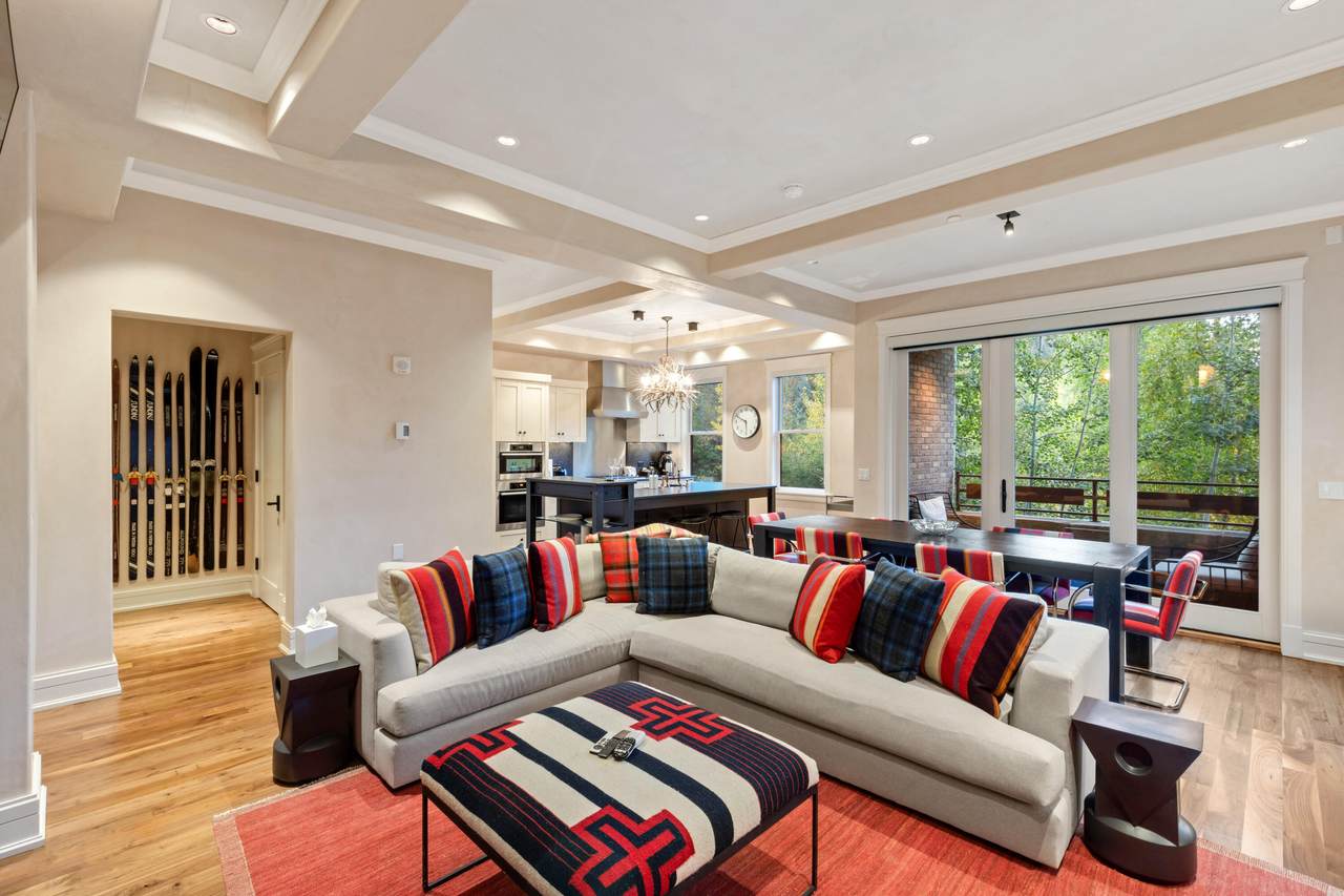 398 Davis Street - Photo 1