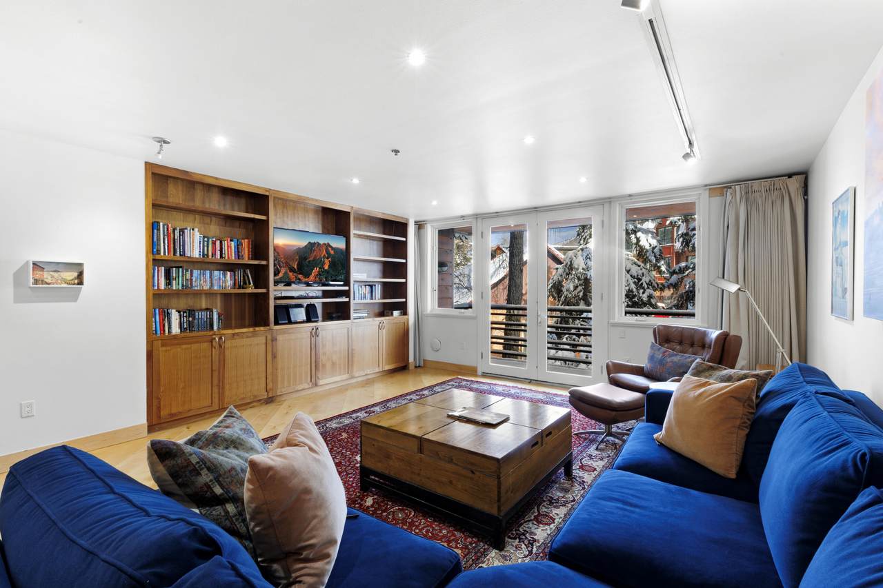 301 Pine Street - Photo 1