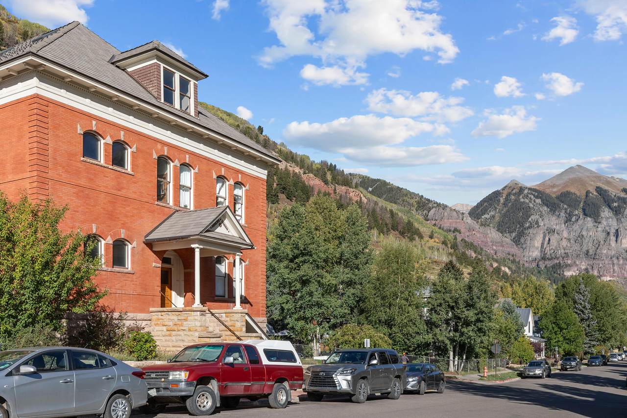 107 Columbia Avenue - Photo 1