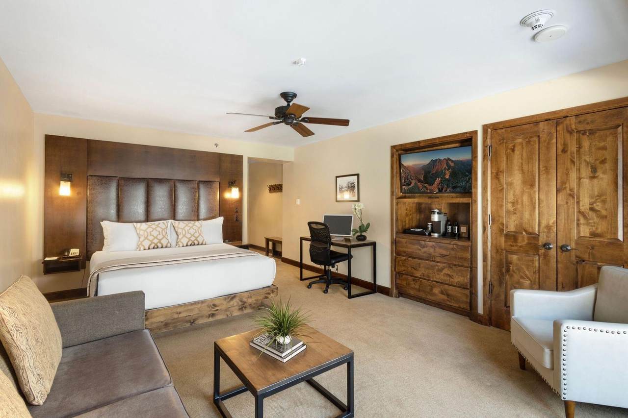 136 Country Club Drive - Photo 1