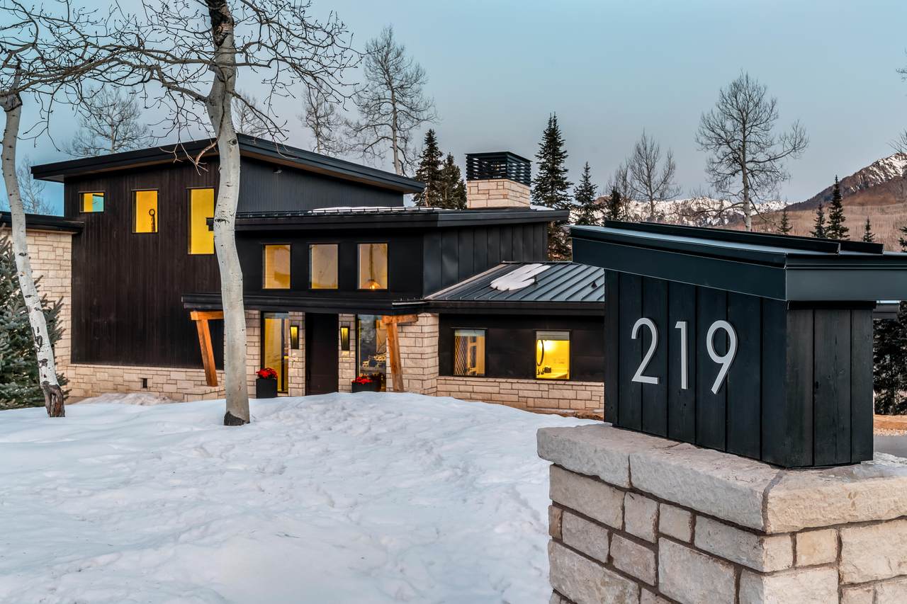 219 Russell Drive - Photo 1