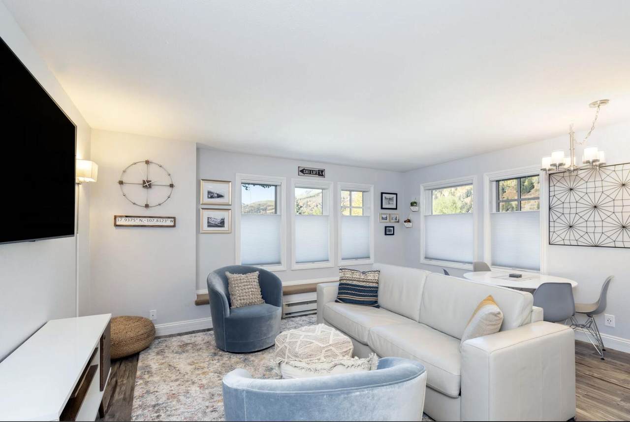 370 Mahoney Drive - Photo 1