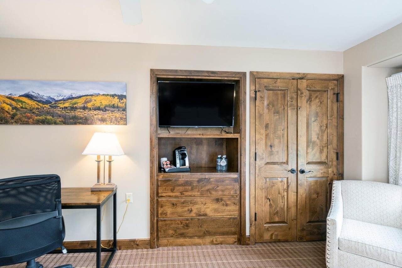 https://bt-photos.global.ssl.fastly.net/telluride/1280_boomver_1_44527-2.jpg