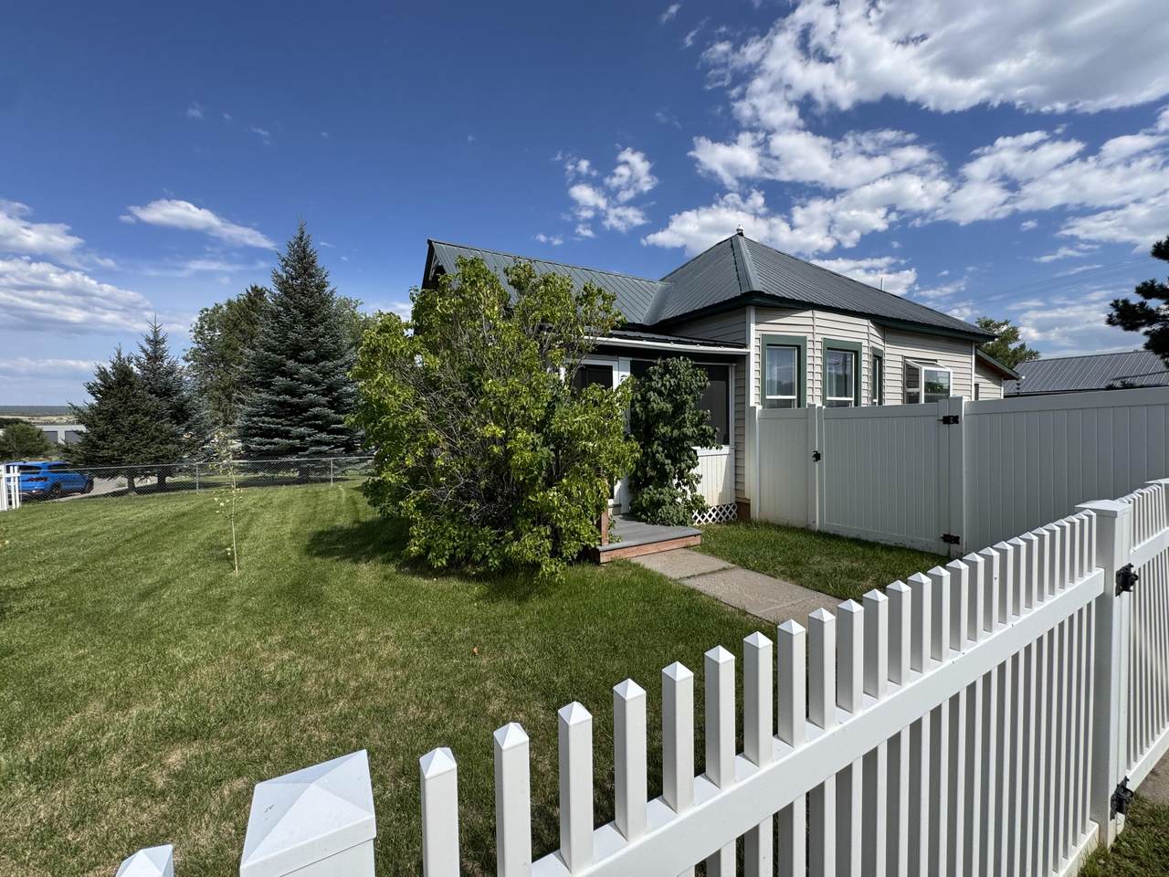 1310 Summit Street - Photo 1