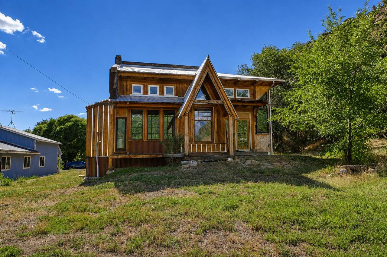 209 9th Street - Photo 1