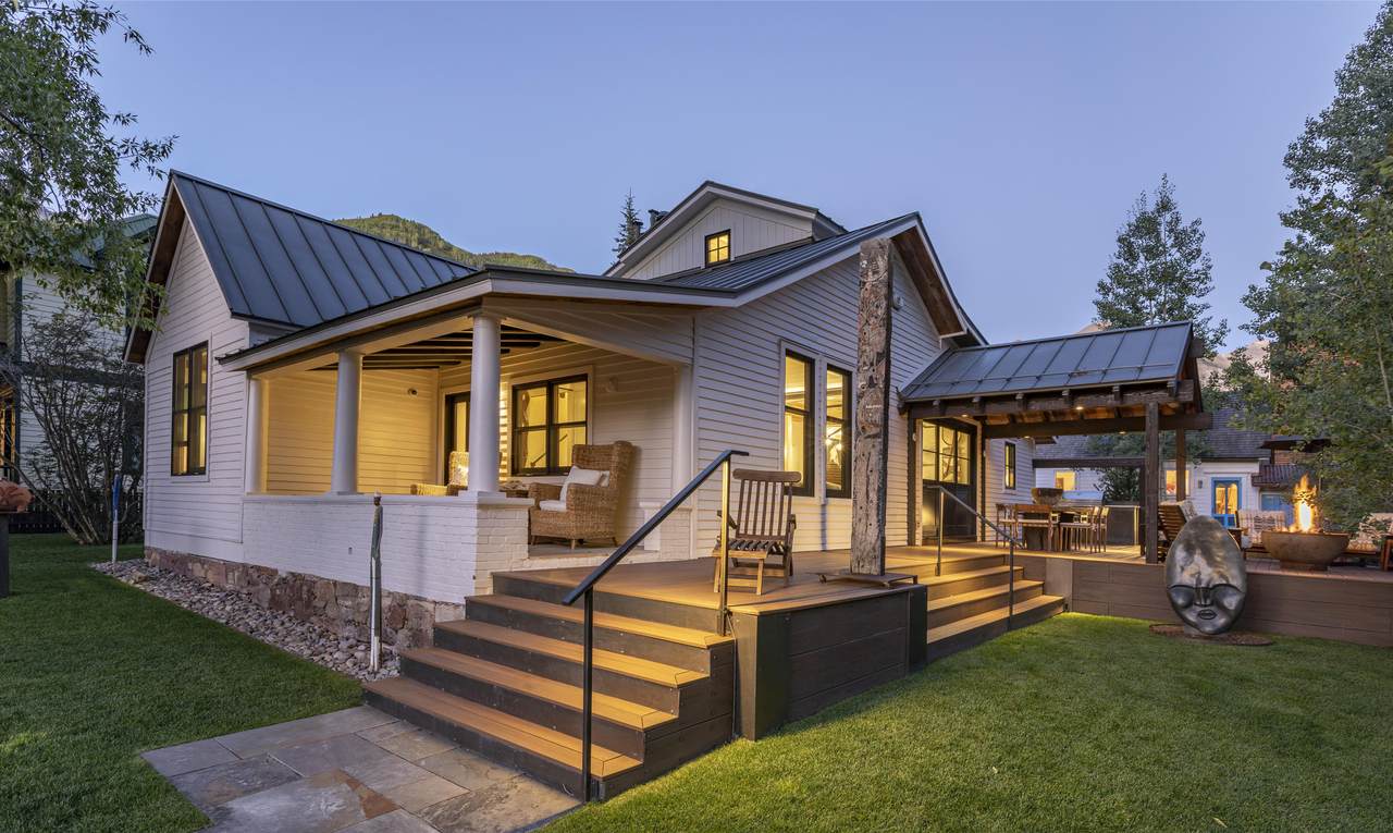 222 Oak Street - Photo 1