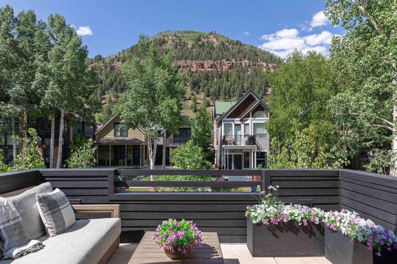 546 Pacific Avenue - Photo 1