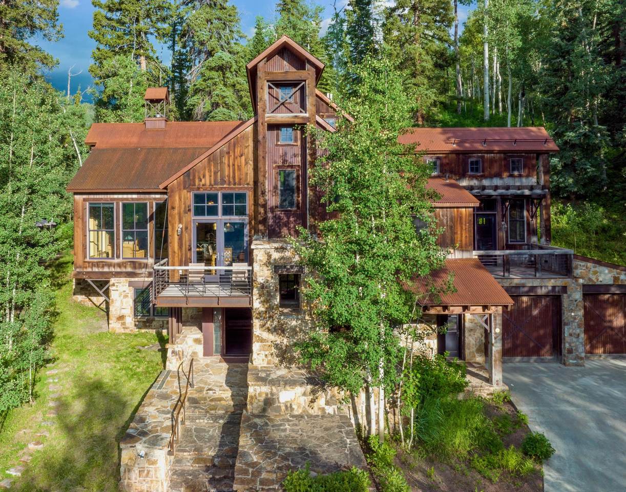 208 Russell Drive - Photo 1