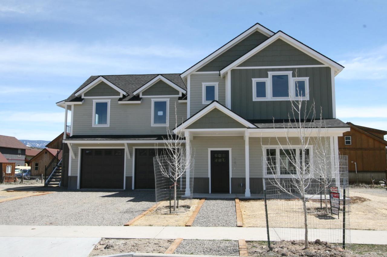 740 Laura St - Photo 1